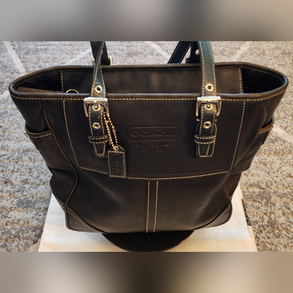 Coach Legacy Deep Navy  Leather Shoulder Bag. EUC